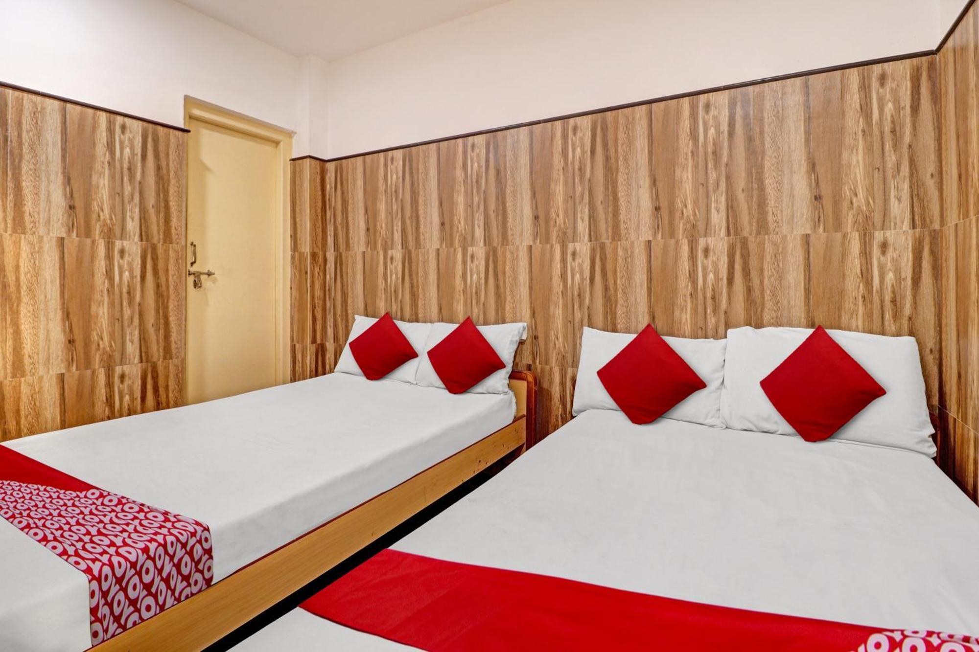 Oyo Flagship Amman Lodge Chennimalai Bagian luar foto