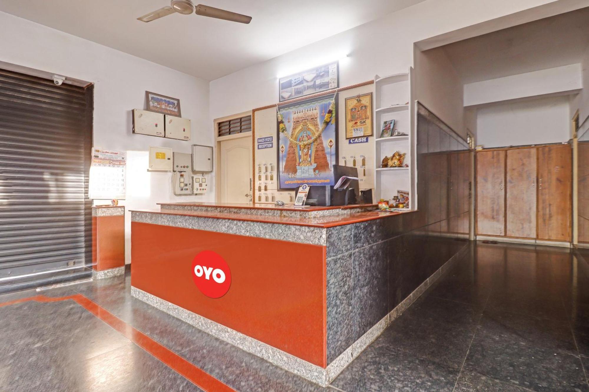 Oyo Flagship Amman Lodge Chennimalai Bagian luar foto